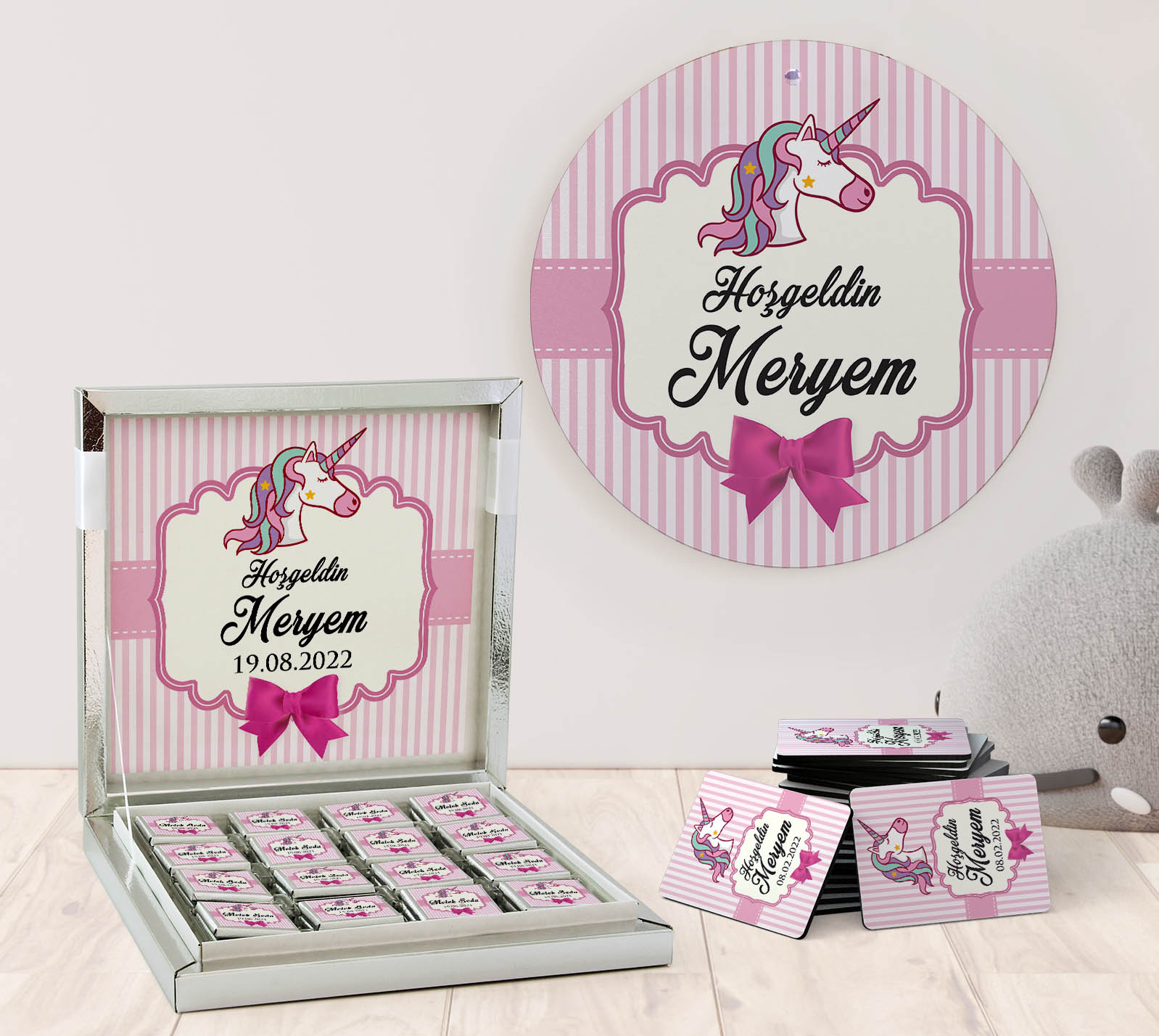 Kız%20Bebek%20Hediye%20Seti%20-%20Çikolata,%20Magnet,%20Kapı%20Süsü%20-%20Unicorn