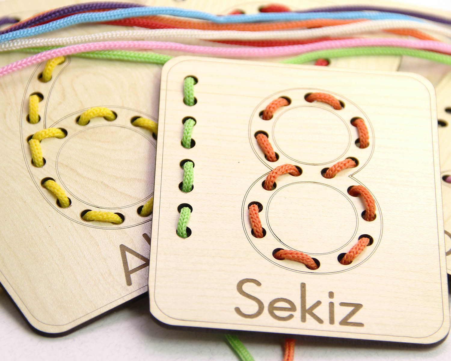 Ahşap Sayılar İp Geçirme Kutulu Oyun, Montessori Ahşap  El Kası Geliştirme Eğitici Oyun