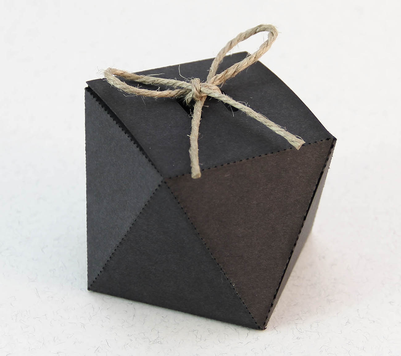 Siyah Karton Elmas Şekilli Şeker ve Lokum Kutusu