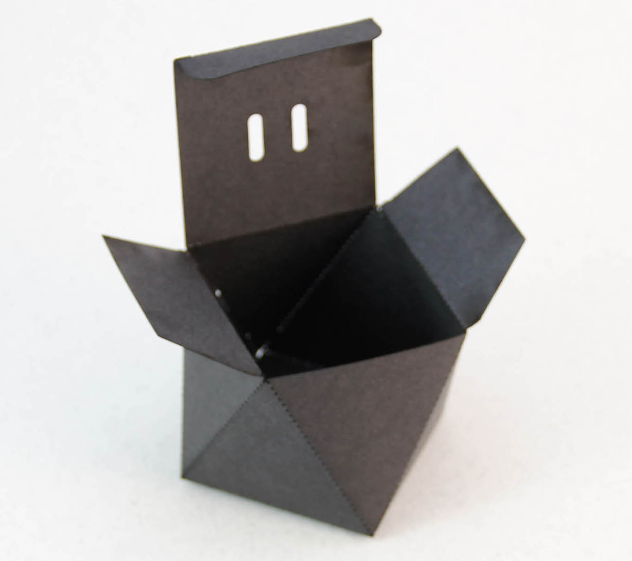 Siyah Karton Elmas Şekilli Şeker ve Lokum Kutusu