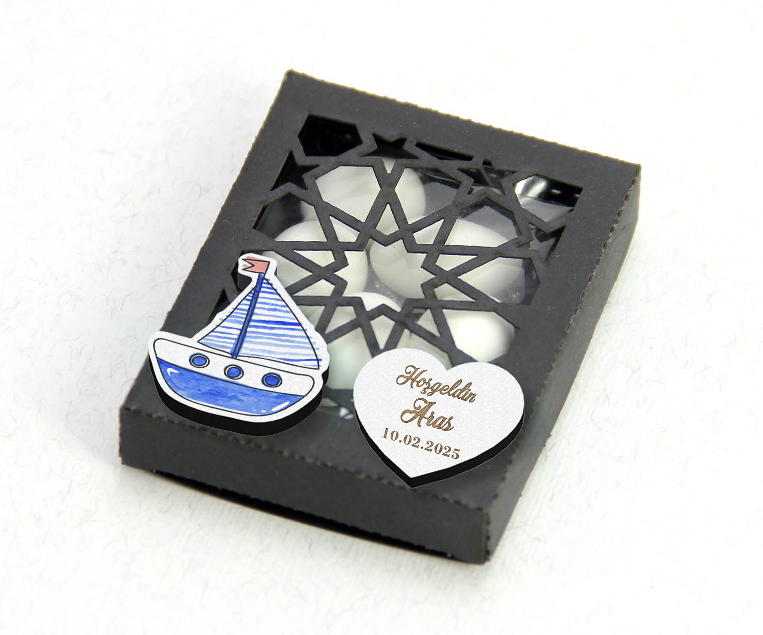 Figür Detaylı Siyah Kutulu Badem Şekeri - Erkek Bebek Şekeri