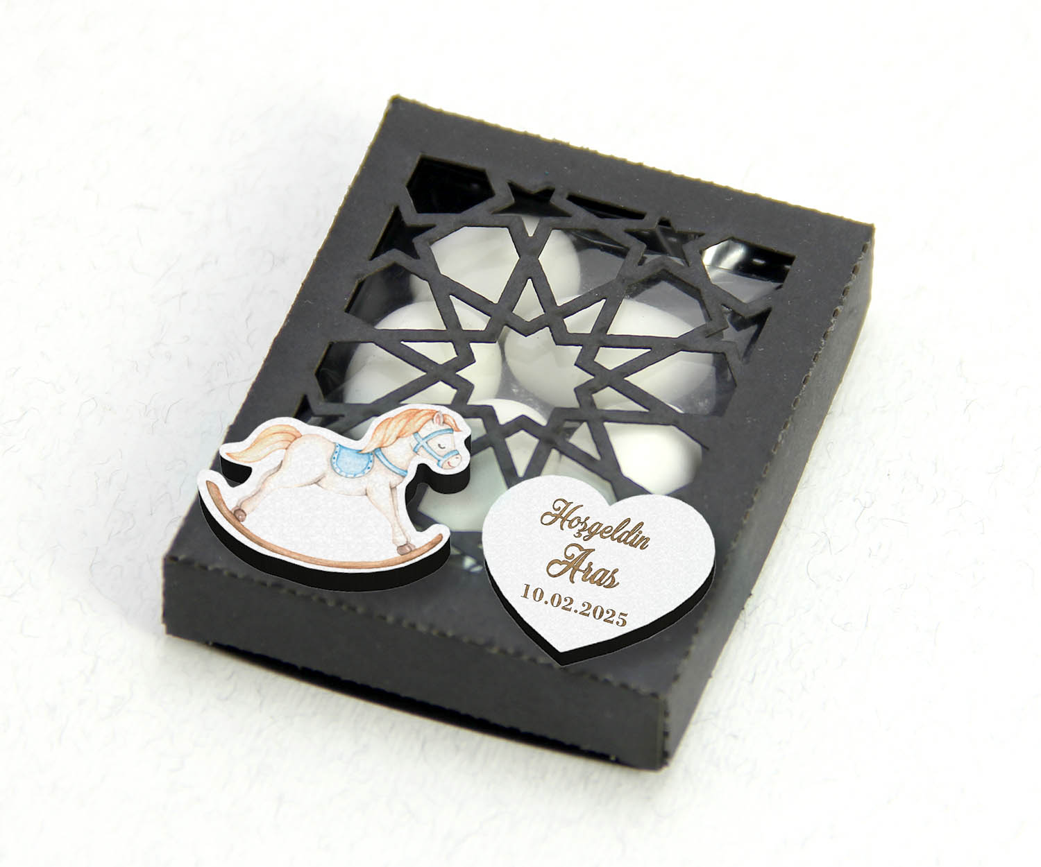 Figür Detaylı Siyah Kutulu Badem Şekeri - Erkek Bebek Şekeri