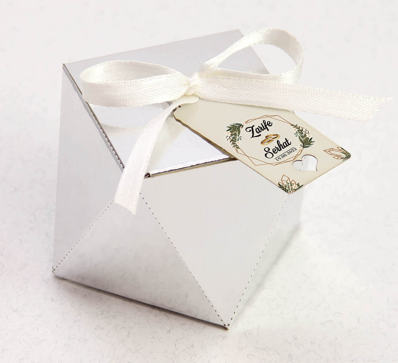 Metalize Gümüş Elmas Şekilli Şeker Kutusu