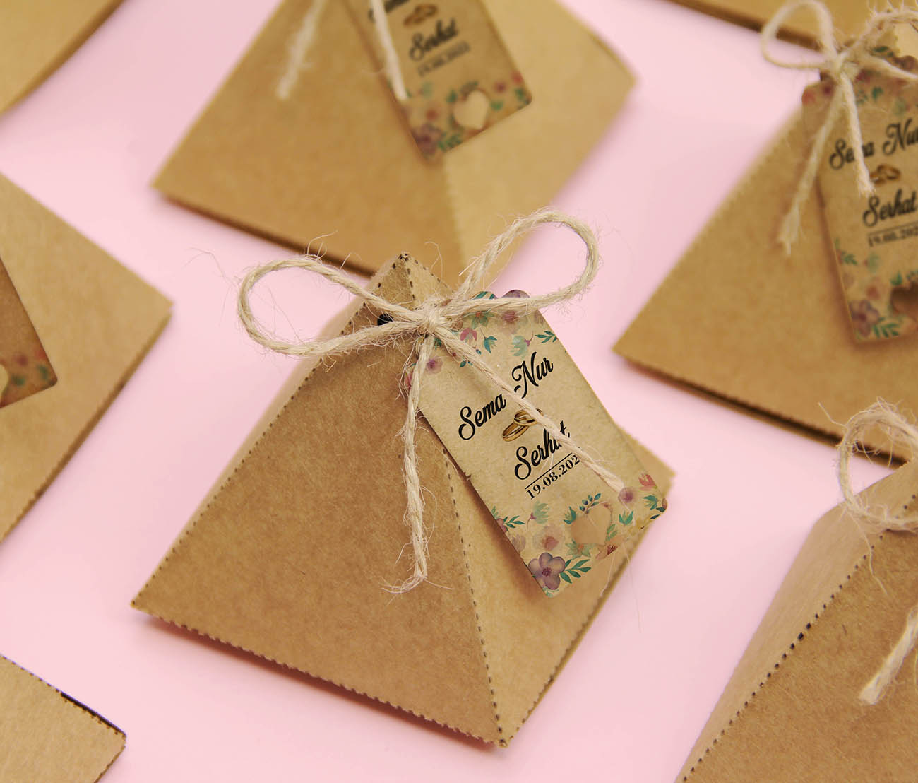 Kraft Karton Piramit Şekilli Şeker ve Lokum Kutusu