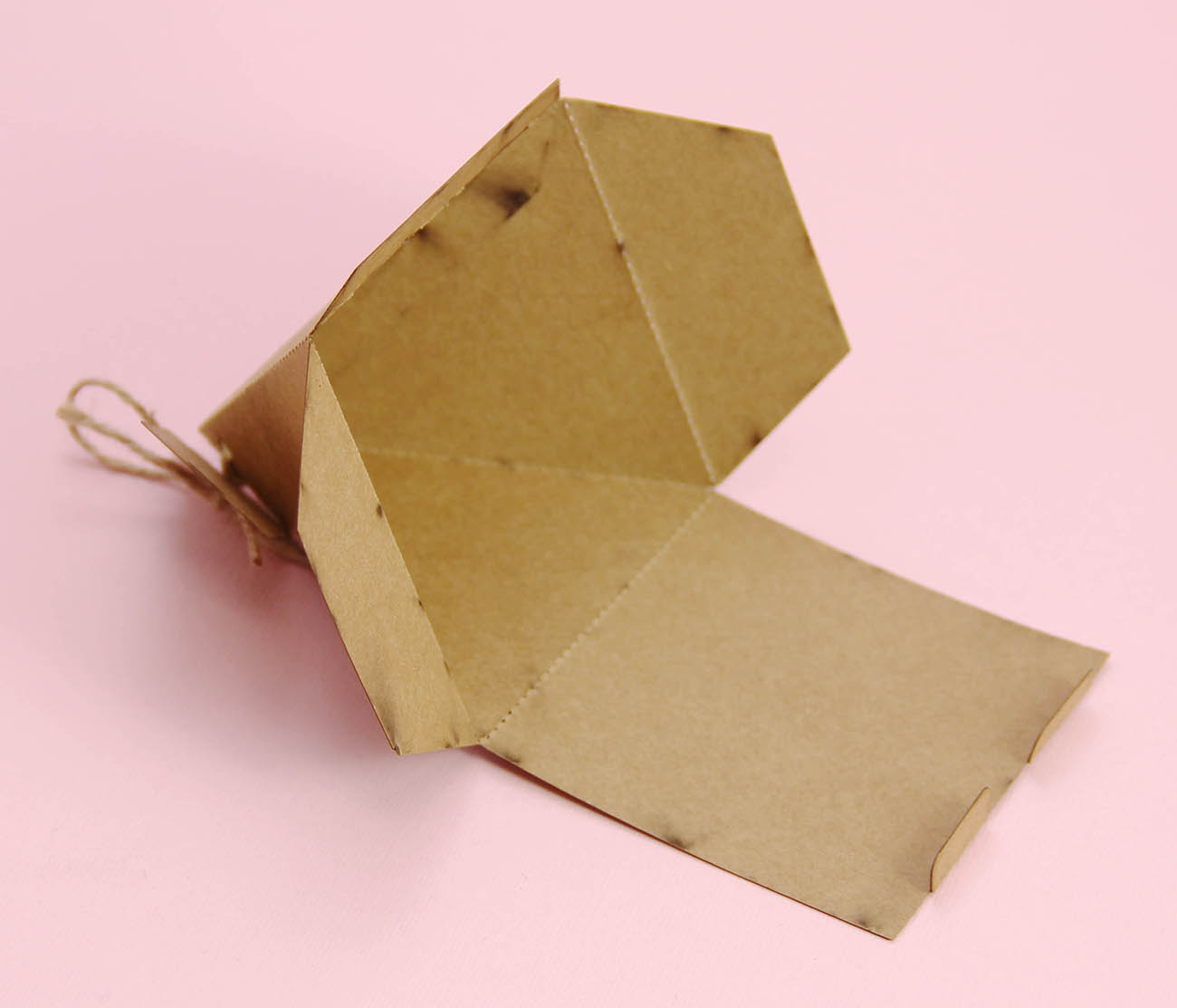 Kraft Karton Piramit Şekilli Şeker ve Lokum Kutusu