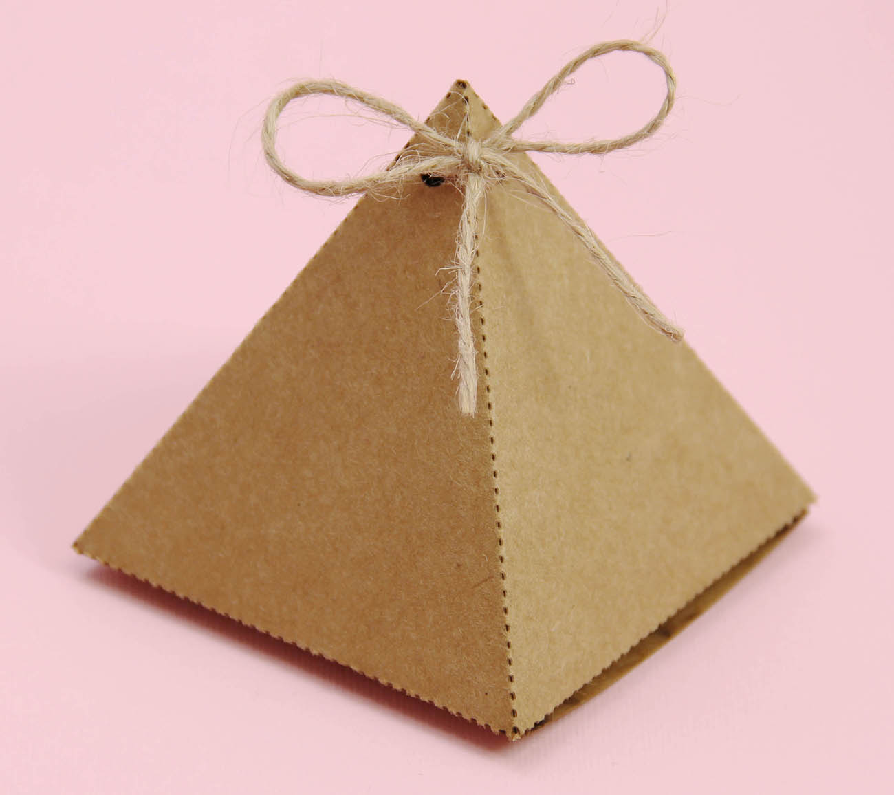 Kraft Karton Piramit Şekilli Şeker ve Lokum Kutusu