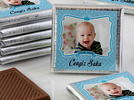 Erkek Bebek Dökme Çikolata - Fotoğraflı