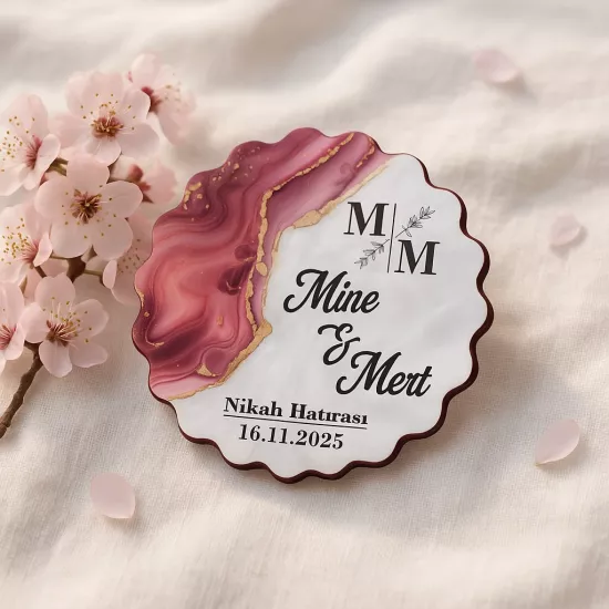 Epoksi-Mermer Ahşap Papatya Magnet Fuşya – İsim/Tarih UV Baskılı | Tasarım Şeker